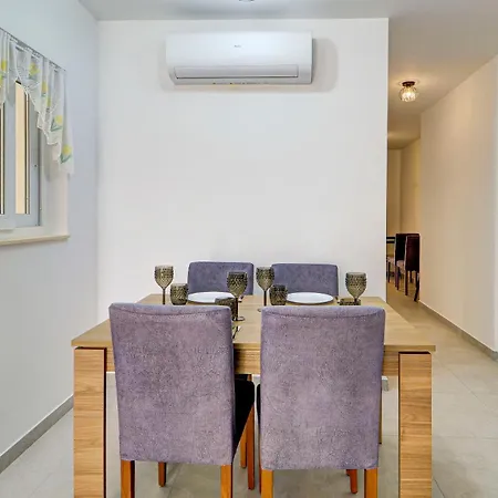 Seaside 2br By Mira