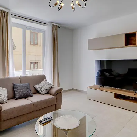 Seaside 2br By Mira דירה