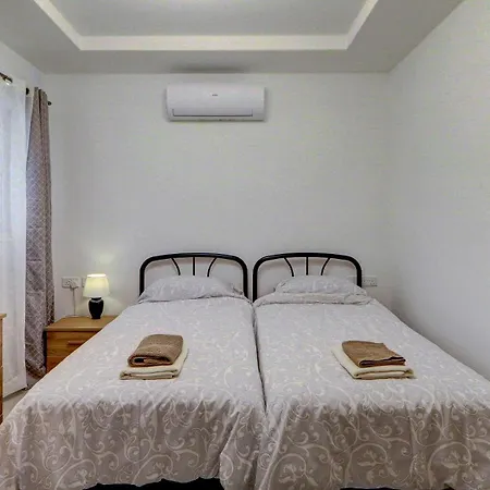 Seaside 2br By Mira