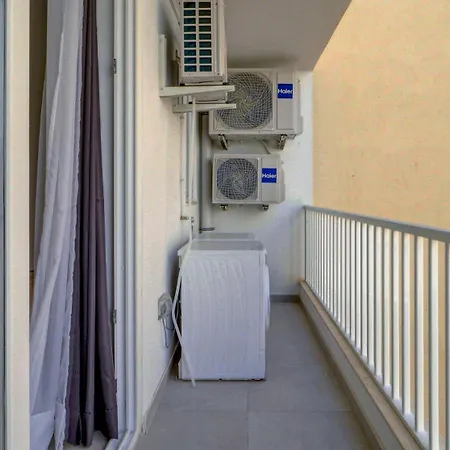 Seaside 2br By Mira דירה סליאמה