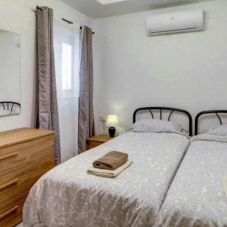 דירה Seaside 2br By Mira
